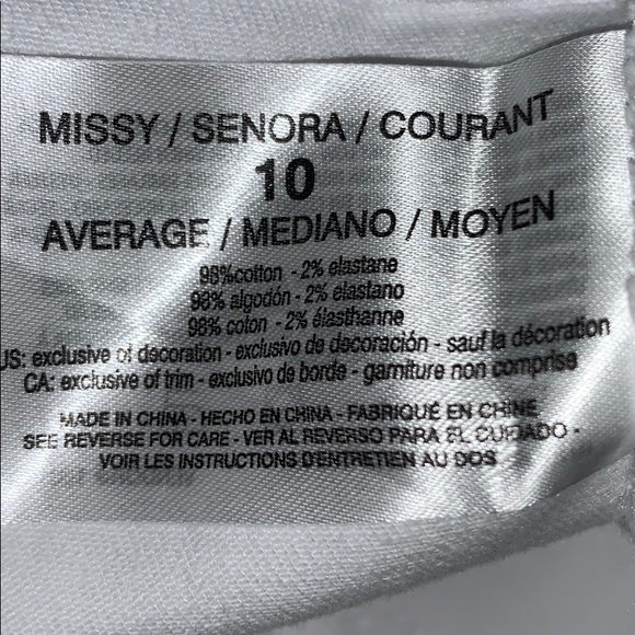 ⭐️🆕White Floral Embroidered Denim SHORTS🌸 - Picture 6 of 9